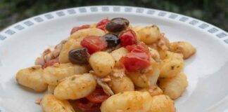 Gnocchi alla puttanesca con pesce un piatto veloce e perfetto per un Natale magico