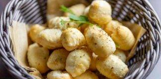 Gnocchi di patate fritti il finger food delle feste, tutti si aspettano qualche novità in tavola