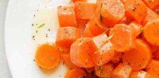 Insalata di carote leggerissima, buona con tutto! Ideale se sei a dieta