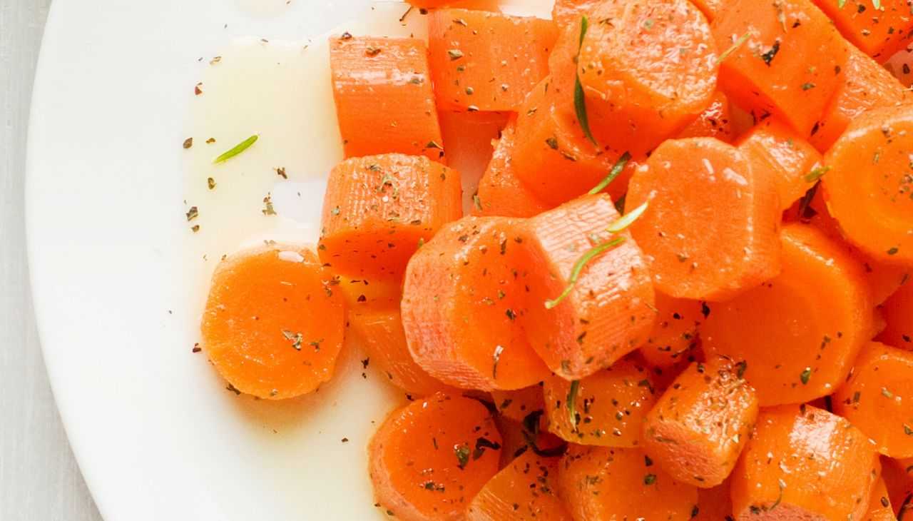 Insalata di carote leggerissima, buona con tutto! Ideale se sei a dieta