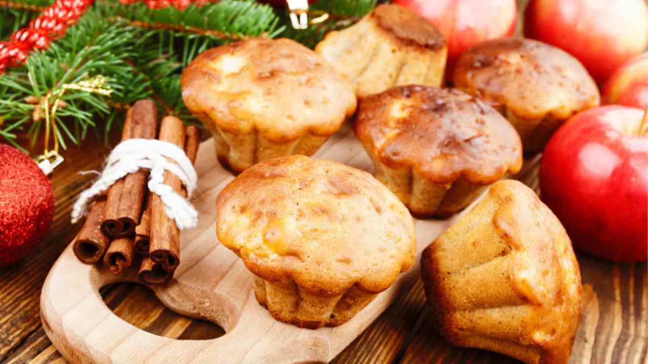 Muffin mele e pandoro si preparano con gli avanzi di pandoro, nessuno se ne accorgerà