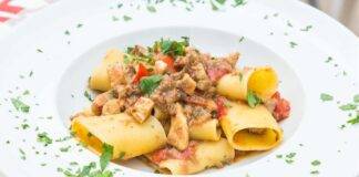 Pasta al ragù di spigola alla vigilia:15 minuti, ed è subito in tavola!