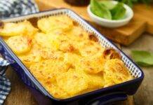 Patate gratinate al parmigiano: mamma mia ho già l’acquolina in bocca Patate gratinate al parmigiano mamma mia ho già l'acquolina in bocca