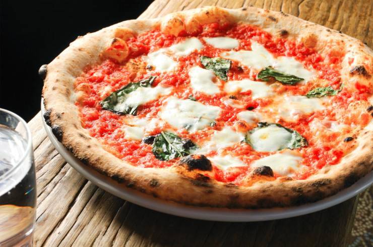 Pizza Napoletana fuori legge - RicettaSprint