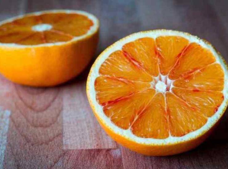 Plumcake all'arancia si prepara con le bucce