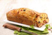 Plumcake alle olive e pancetta: altro che pane a Natale, ne basta una fetta per allietare i palati di tutti