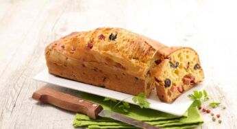Plumcake alle olive e pancetta: altro che pane a Natale, ne basta una fetta per allietare i palati di tutti