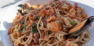 Spaghetti ai frutti di mare macchiati