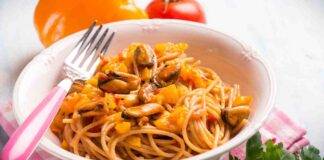 Spaghetti con cozze e peperoni portiamo un po' di novità a Natale in tavola