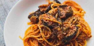 Spaghetti con melanzane ripassati in padella non immagini quanto siano buoni, ti leccherai i baffi