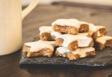 Stelline alla cannella con cioccolato bianco