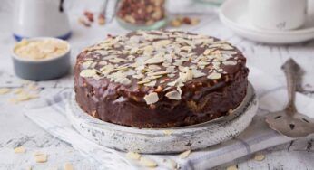 Torta al cioccolato e mandorle: il dessert economico che si prepara in men che non si dica