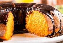 Torta alle carote e cioccolato: solo 200 calorie a fetta Torta alle carote e cioccolato: solo 200 calorie a fetta