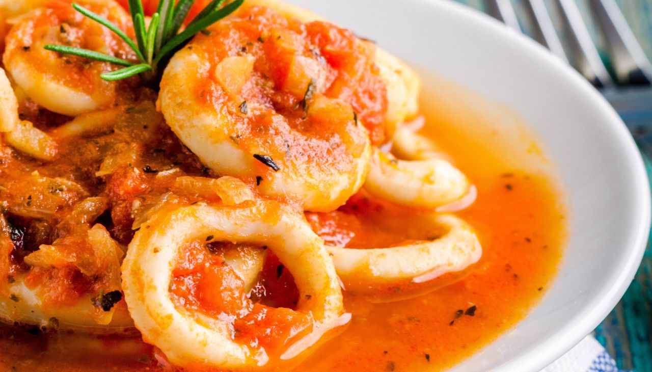 Padellata di calamari al pomodoretto: sarà il successone della tua cena!