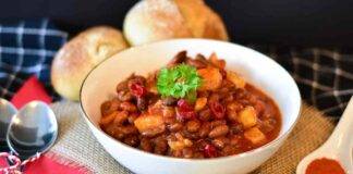 Zuppa di pomodoro con fagioli e patate