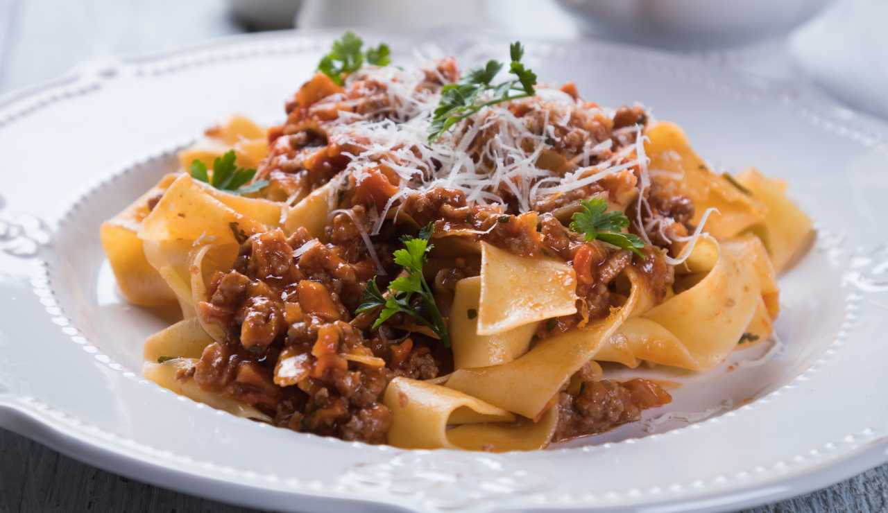 Pappardelle con ragù bianco alla Toscana, un sapore intenso perfetto ...