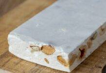 Come fare il torrone di Natale: la ricetta tipica Come fare il torrone di Natale: la ricetta tipica
