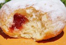 Bombette sofficissime e leggere di ricotta e marmellata, poche calorie per un dessert da favola Bombette sofficissime e leggere di ricotta e marmellata