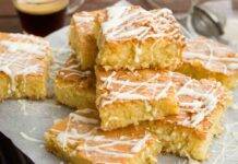 Brownies latte e cioccolato bianco, una goduria per il palato da gustare sia caldi che freddi Brownies latte e cioccolato bianco