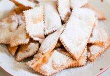 Chiacchiere leggerissime alla panna, alla prima vuoi fare subito il bis! Chiacchiere leggerissime alla panna, alla prima vuoi fare subito il bis!