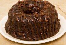Ciambellone al cioccolato con un ripieno speciale non è la solita ricetta, scopri cosa la rende unica