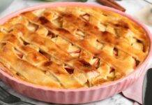 Crostata di mele con un ripieno speciale perfetta per le occasioni speciali