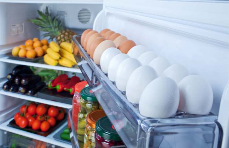 Degli alimenti tenuti in frigo