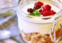 Dessert al cucchiaio con latte e noci, il modo perfetto per conquistare i tuoi ospiti Dessert al cucchiaio con latte e noci