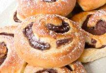 Girelle con cioccolato: delicate e soffici, il risveglio sarà molto più piacevole Girelle con cioccolato delicate e soffici, il risveglio sarà molto più piacevole