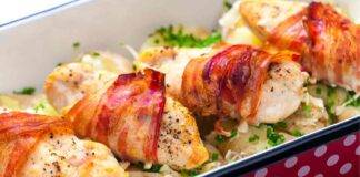 Involtini di pollo con bacon su un letto di patate nulla di più raffinato a cena, ti ringrazierà la tua famiglia