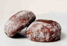 Krapfen al cioccolato con crema al latte