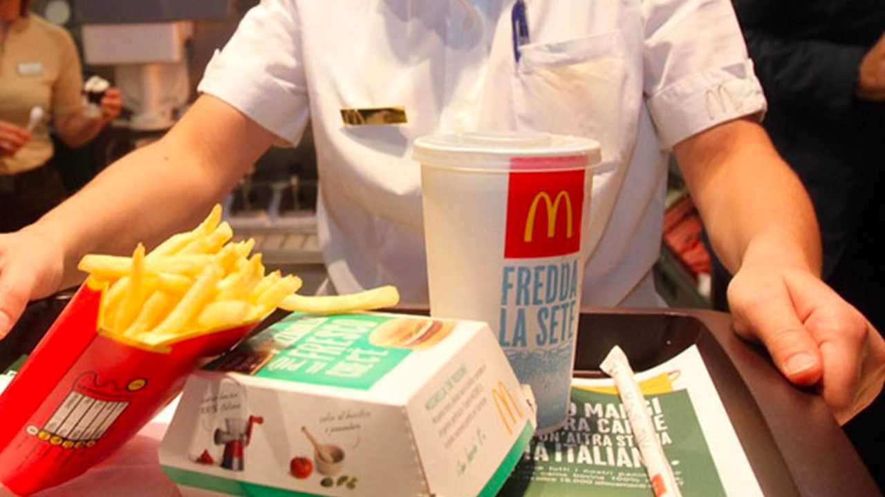 Photo of McDonald’s relationship between colleagues: dismissal and a fine of thousands of euros