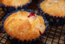 Muffin alla confettura di ciliegie senza burro ma quanto sono buoni e soffici, come una nuvola