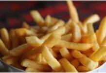 Come cucinare le patatine fritte in friggitrice ad aria e spacciarle per fritte nell’olio Come cucinare le patatine fritte in friggitrice ad aria e spacciarle per fritte nell'olio