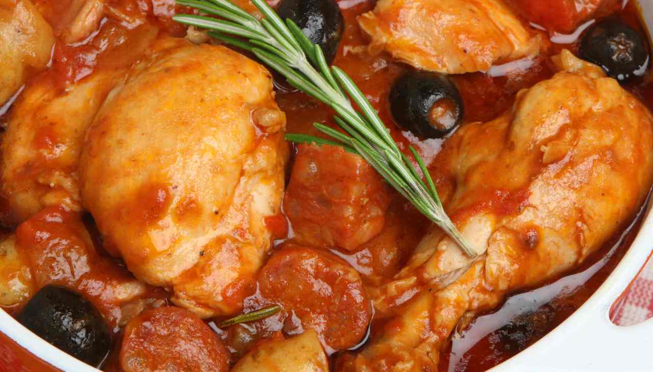 Pollo alla contadina ricetta semplice fatta con ingredienti basici: spendi poco, e mangi benissimo!