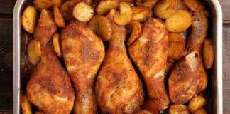 Pollo con patate in friggitrice ad aria: non sporchi nulla, e non pulisci il forno!
