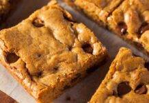 Quadrotti con gocce di cioccolato una ricetta super golosa perfetta per i piccoli di casa