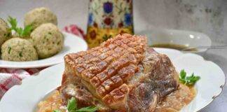 Roast beef di maiale con cipolle e patate