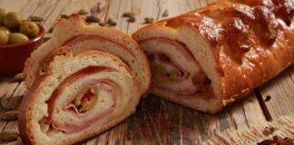 Rotolo di pane farcito con prosciutto un'alternativa alla solita torta salata