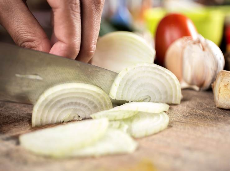 Sfoglie di patate al forno con cipolle puoi accompagnare con carne o pesce, scegli tu! Ricettasprint