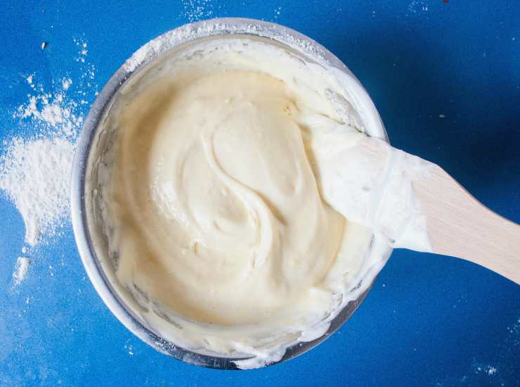 Torta al cocco e yogurt ti bastano 10 minuti e prepari un dolce a dir poco favoloso Ricettasprint