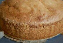 Torta allo yogurt con mandorle e cioccolato bianco