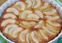 Torta di mele senza bilancia: la chimica qui non occorre, poche mosse e il dolce è fatto!