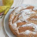 Torta integrale alle pere per una pausa leggera e sana