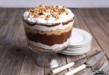 Trifle di cookies con panna e cioccolato il dessert di fine pasto che lascerà tutti a bocca aperta