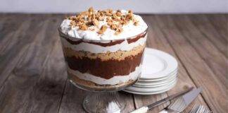 Trifle di cookies con panna e cioccolato il dessert di fine pasto che lascerà tutti a bocca aperta