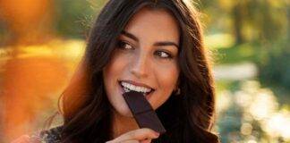 cioccolato fondente a fine giornata fa bene benefici cosa succede