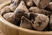 San Valentino: regala i baci fatti in casa da te, saranno più buoni e ancora più speciali. Incartali con la stagnola e un bel messaggino! San Valentino: regala i baci fatti in casa da te, saranno più buoni e ancora più speciali. Incartali con la stagnola e un bel messaggino!