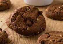 Biscotti al cacao e nocciole non ci metto burro e uova, sono fantastici!