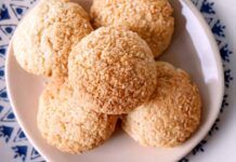 Biscotti al cocco: deliziosi senza burro e olio. Praticamente, sono leggerissimi!